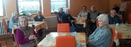 Posedenie pri máji - symbolické zdobenie mája - 13147907_1118859228145339_275953647_o