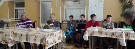 Spoločné čítanie klientov a detí zo zš bzince pod javorinou - 17548641_1414939851870607_1252104638_o