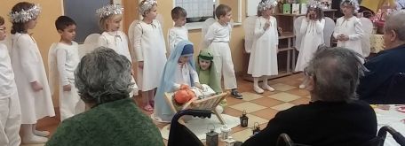 Vianočné posolstvo detí z mš bzince pod javorinou - 15536830_1305125316185395_181556188_o