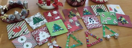 Výroba adventných vencov, vianočných pozdravov a ozdôb - 20161122_112528